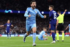 Rumour Has It: Manchester City fight to keep Bernardo Silva