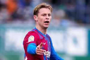 Laporta: Barcelona have 'no intention' of selling Manchester United target Frenkie de Jong