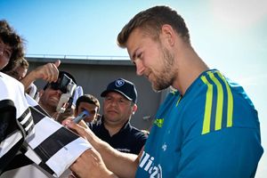 Juventus eye top-class De Ligt replacement as Allegri says Pogba is 'a cut above'