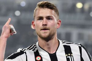 Matthijs de Ligt ready to bolster Bayern backline after €80million deal 'agreed' with Juventus