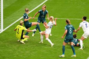 Women's Euros: Kelly makes England's dream come true as hosts win Euro 2022