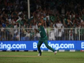 Asia Cup 2022: India vs Pakistan: Virat Kohli gifts Haris Rauf signed jersey