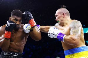 Brilliant Usyk holds off resurgent Joshua to defend heavyweight titles
