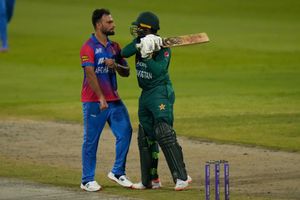 Asia Cup 2022: Pakistan's Asif Ali raised his bat to beat Afghanistan pacer Fareed Malik in anger - Watch