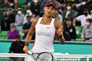 Emma Raducanu cruises into Korea Open semi-finals