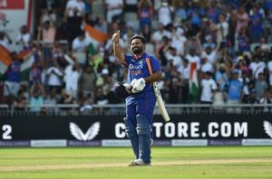 Gilchrist feels 'daring and courageous' Pant should be in India XI at T20 World Cup 2022
