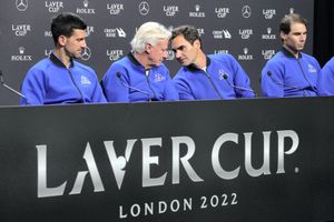 Retired Roger Federer offers advice to Laver Cup teammates
