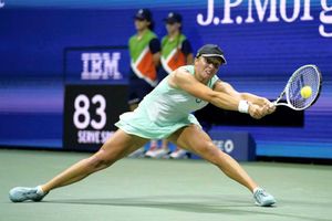 US Open 2022: Iga Swiatek stages comeback win over Aryna Sabalenka; to take on Ons Jabuer in the final