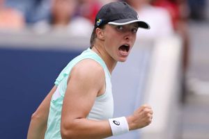 US Open 2022: Swiatek survives scare as Niemeier becomes own worst enemy