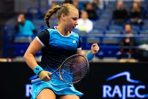Qualifier Blinkova makes first singles final in Romania