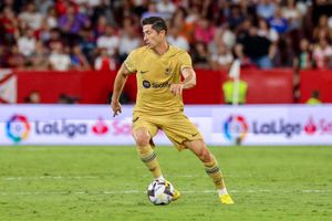 Champions League wrap: Lewandowski keeps Barcelona's hopes alive, Bayern Munich through; Liverpool win big