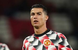 Europa League wrap: Ronaldo keeps Manchester United top-16 hopes alive; Arsenal made to wait for top spot