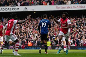 Premier League: Saka double sends Arsenal back to top