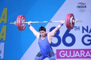 Tired of getting beaten up in boxing, 96kg gold medal winner Sambo Lapung took to weightlifting
