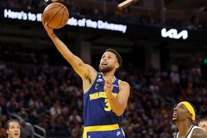 NBA: Curry and Warriors offense make history in win over Kings, Lakers slump to 0-3