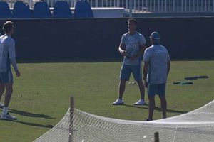 Pakistan and England agree to delay decision on first Test
