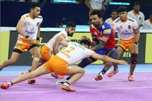 PKL 2022: Akash Shinde's Super 10 powers Puneri Paltan to a massive 11-point win over U.P. Yoddhas