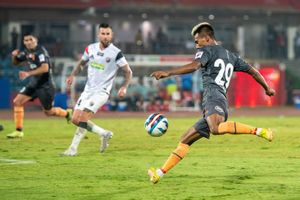 ISL: NorthEast United vs Mumbai City: Mumbai go top of the table with comfortable 3-1 victory