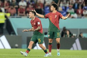 Manchester United and Chelsea target poised to leave current club