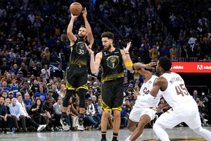 Stephen Curry drops 40 points in Warriors' win over the Cavaliers, Morant carries the Grizzlies