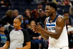 NBA: Edwards outduels Doncic in Timberwolves win, Giannis carries the Bucks with 42 points