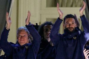 Deschamps' France greeted in Paris after 'cruel' World Cup final defeat