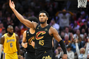 NBA: Mitchell outshines LeBron as Lakers lose to Cavs with Davis out, Mavs down Nuggets