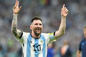 Lionel Messi: Diego Maradona is 'pushing us from heaven'