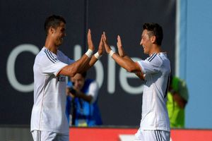 Everyone should show more respect to Cristiano Ronaldo, says Mesut Ozil amid controversy