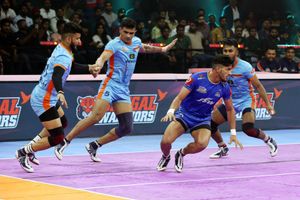 PKL 2022: Bengal Warriors' Shubham Shinde works as a ticket collector when not playing Kabaddi