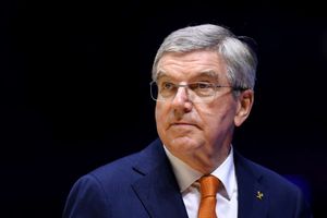 Russia and Belarus must remain sanctioned, says IOC president Bach