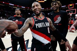 Lillard records season's second-best return with 60 points in Blazers win