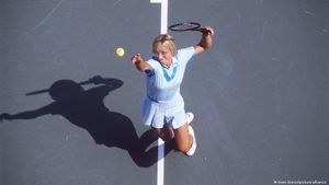 Tennis great Martina Navratilova fights two types of cancer