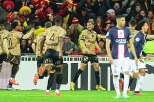 Lens 3-1 Paris Saint-Germain: Ligue 1 champions handed first loss of the season by title rivals