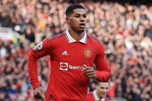 Manchester United 2-1 Manchester City: Rashford winner caps dramatic comeback