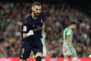 Manchester United eyeing a free transfer for Karim Benzema, a good deal?