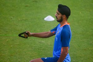 India vs Sri Lanka T20I: Arshdeep Singh bowls 5 no-balls in the match, Twitter reacts