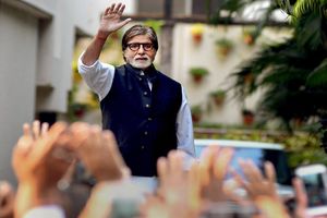 Virat Kohli reacts as Amitabh Bachchan meets Cristiano Ronaldo and Lionel Messi