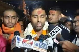 Suryakumar Yadav visits Mahakaleshwar Temple, wishes speedy recovery of Rishabh Pant: Watch
