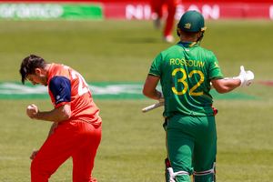 Struggling South Africa mull split-coaching; Conard, Walter likely options