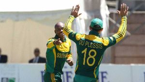 Lab test confirms Aaron Phangiso bowls with non-compliant action, spinner not allowed to bowl in SA20