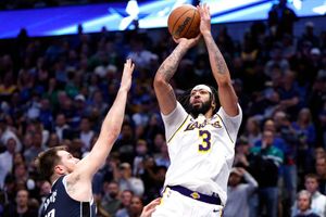 LeBron's Lakers complete biggest comeback of the season, Lillard explodes for equal season-best 71
