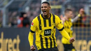 Sebastien Haller scores Dortmund first on World Cancer Day