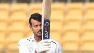 Ranji Trophy: Mayank Agarwal scores double ton in lone battle against Saurashtra