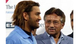 When Pervez Musharraf admired MS Dhoni's Long Hair: Watch