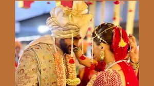 Shardul Thakur gets married to fiance Mittali Parulkar in a traditional ceremony - Watch
