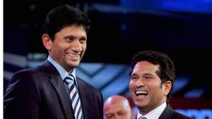Aakash Chopra calls Suniel Shetty father-like figure, Venkatesh Prasad likes viral video amid Twitter feud
