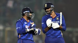 IPL 2023: 'Bhai apna to dil se rishta hai', Axar Patel emotional message to Rishabh Pant