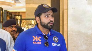 'Can't have a captain who..': Gavaskar wants Rohit to keep aside his family commitments in World Cup year
