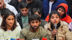 I and Vinesh Phogat will quit wrestling if oversight committee doesn't rule in our favour: Sakshi Malik